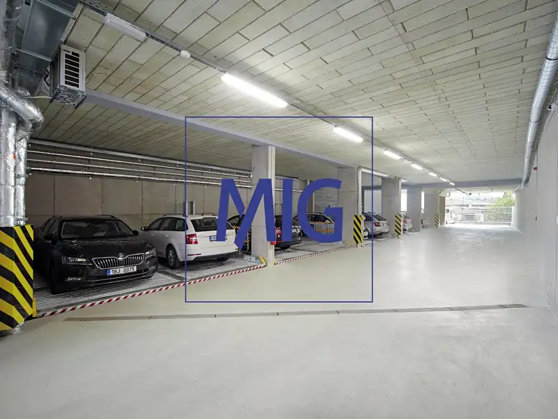 Pronájem garážového stání 13 m², Brno – náhled fotky 1