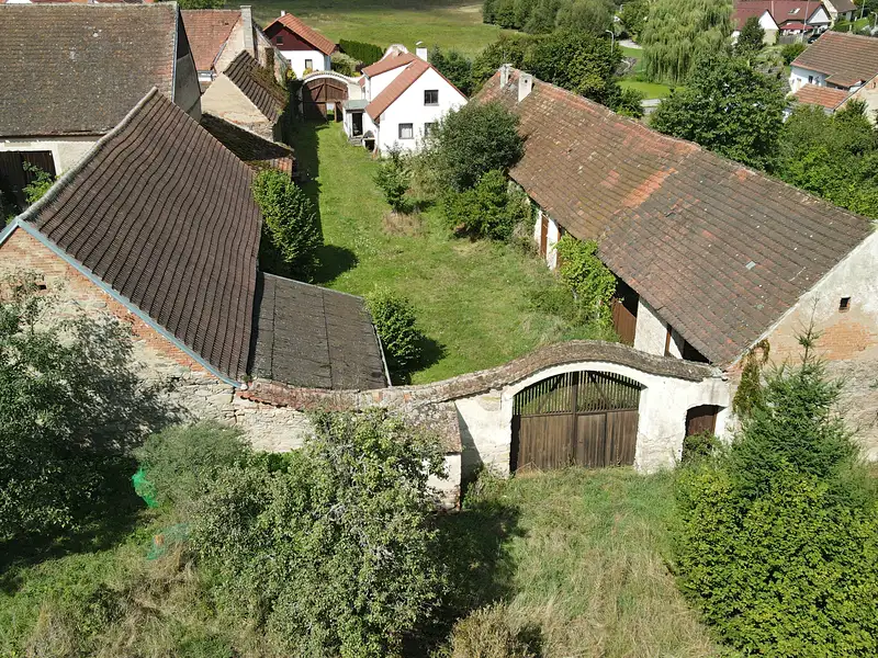 Prodej zemědělské usedlosti 963 m², pozemek 8974 m², Drhovle – náhled fotky 2