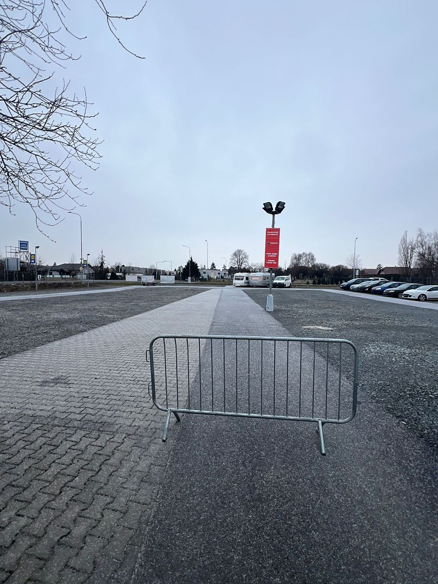 Pronájem komerčního pozemku 2100 m² – fotografie 4