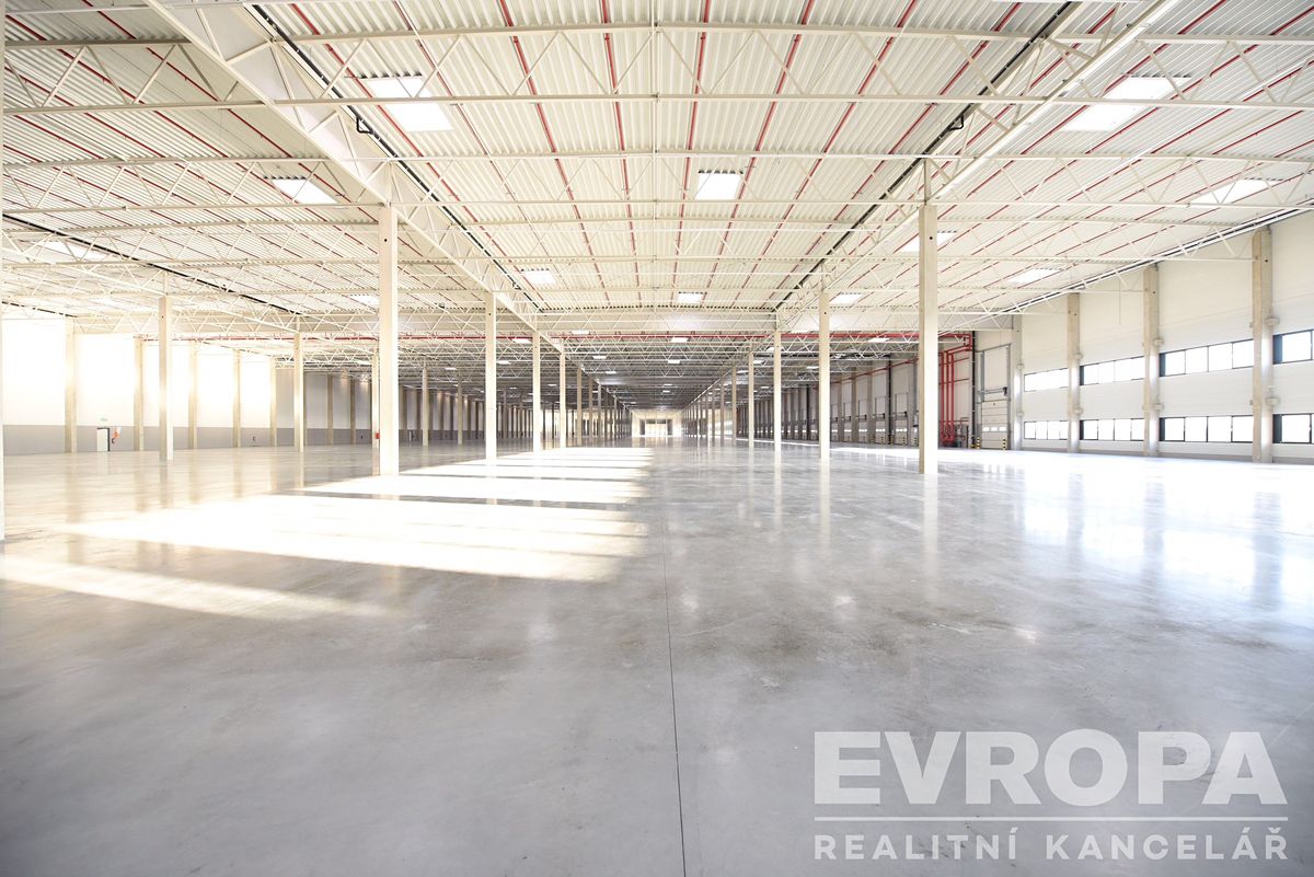 Pronájem skladového prostoru 5667 m² – fotografie 3