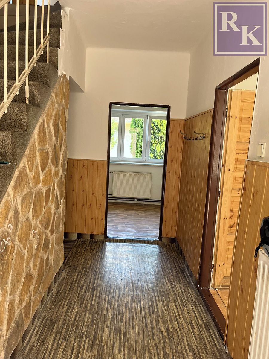 Prodej rodinného domu 328 m², pozemek 558 m² – fotografie 3