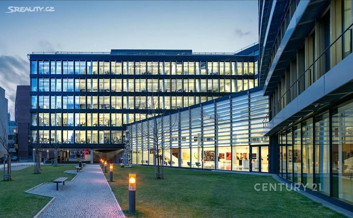 Pronájem kanceláře 1070 m², Praha