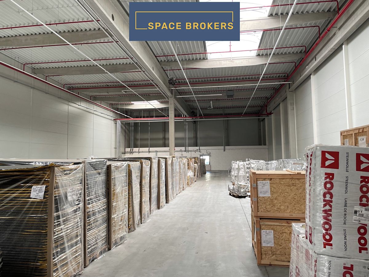 Pronájem skladového prostoru 944 m² – fotografie 3