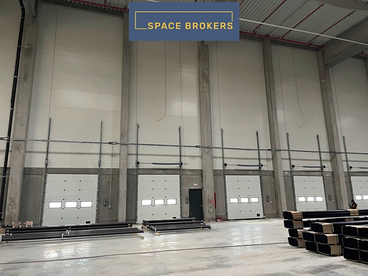 Pronájem komerčního prostoru, 5 262 m² (3 z 17)