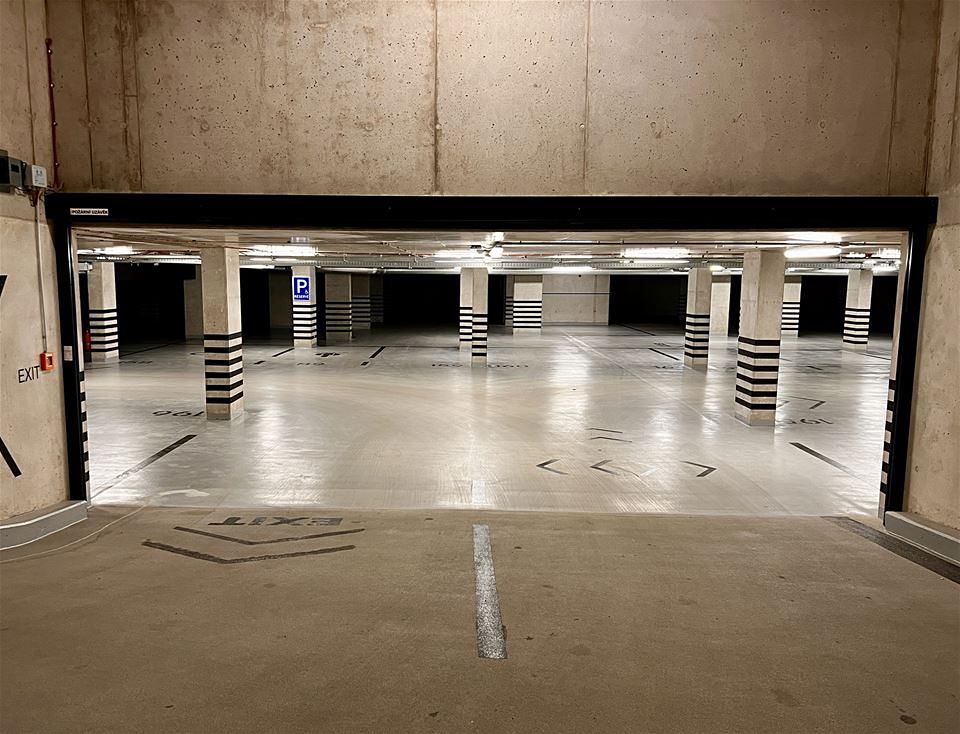 Pronájem garážového stání 14 m² – fotografie 3