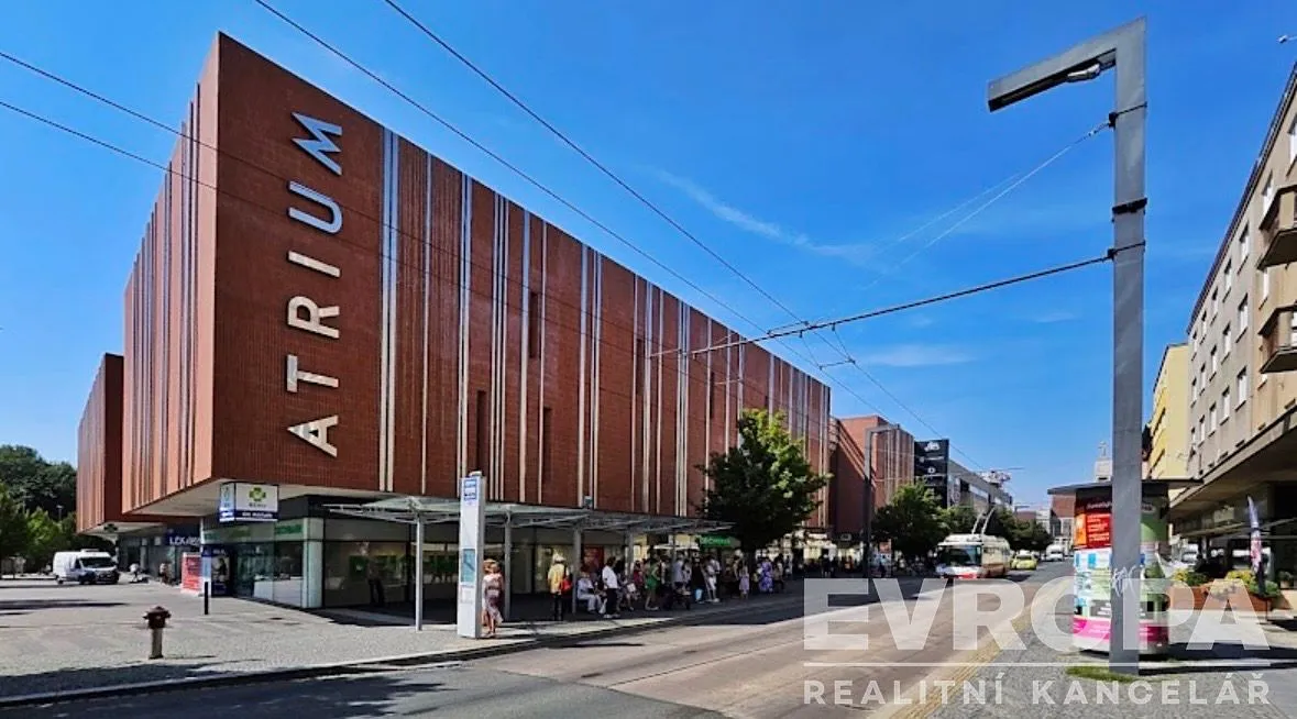 Pronájem obchodního prostoru 87 m²