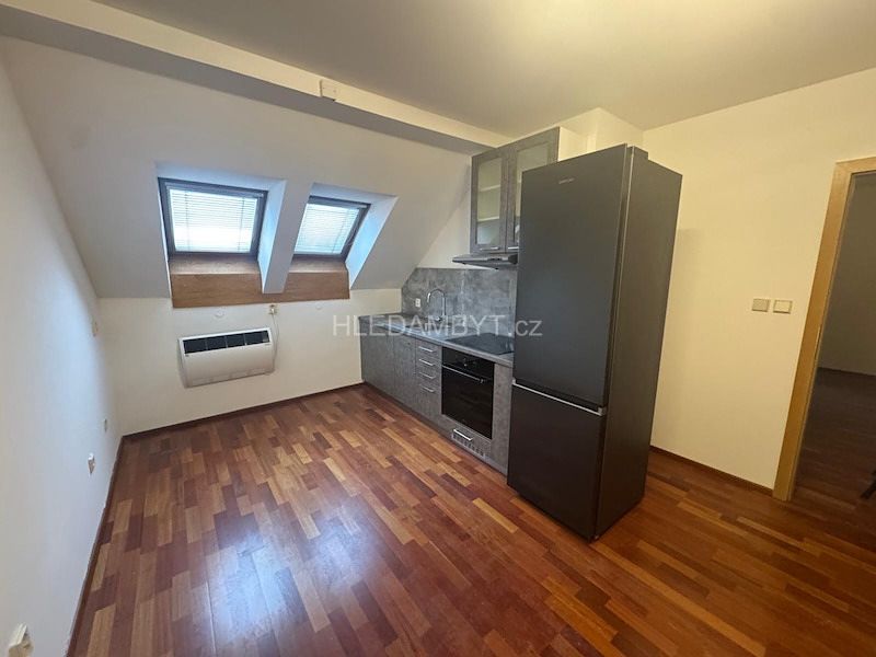 Pronájem bytu 2+1 76 m² – fotografie 4
