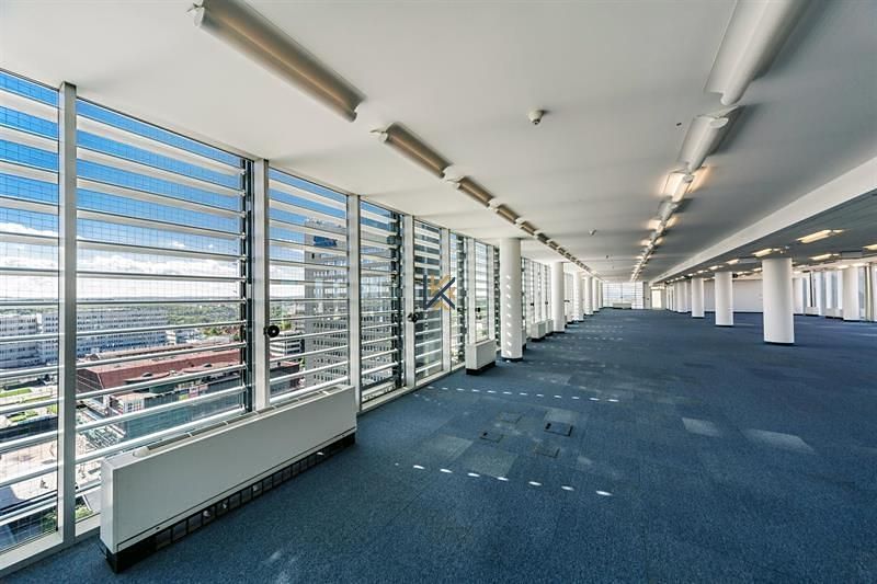 Pronájem kanceláře 350 m² – fotografie 2