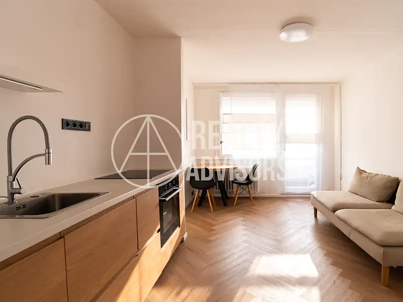 Prodej bytu 2+kk 36 m², Praha – náhled fotky 1