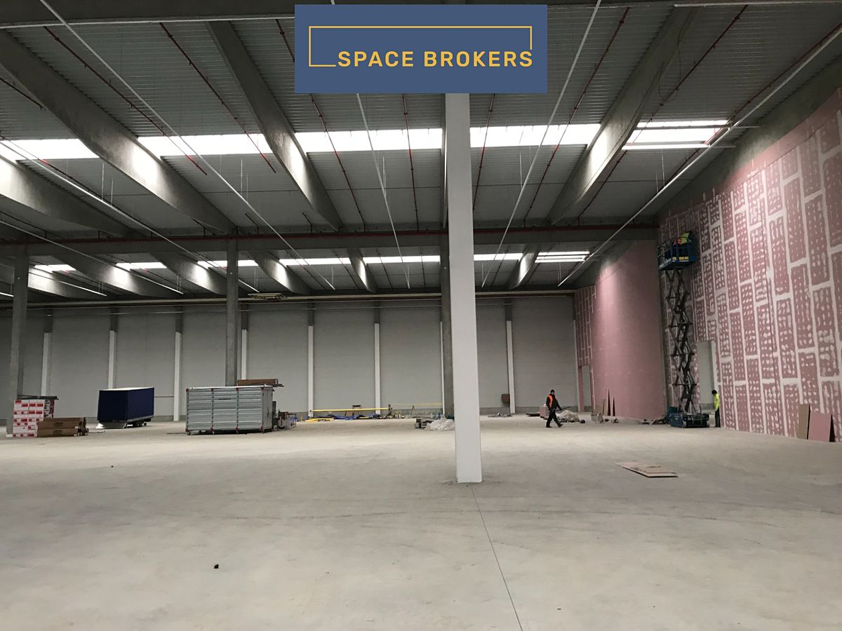 Pronájem skladového prostoru 2304 m² – fotografie 3