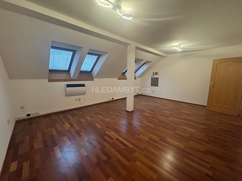 Pronájem bytu 2+1 76 m² – fotografie 2