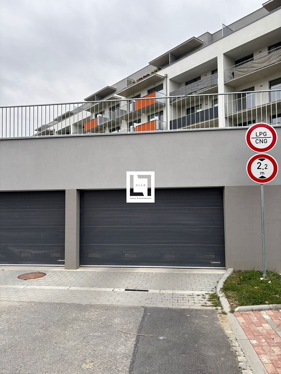 Prodej garážového stání 13 m² – fotografie 2