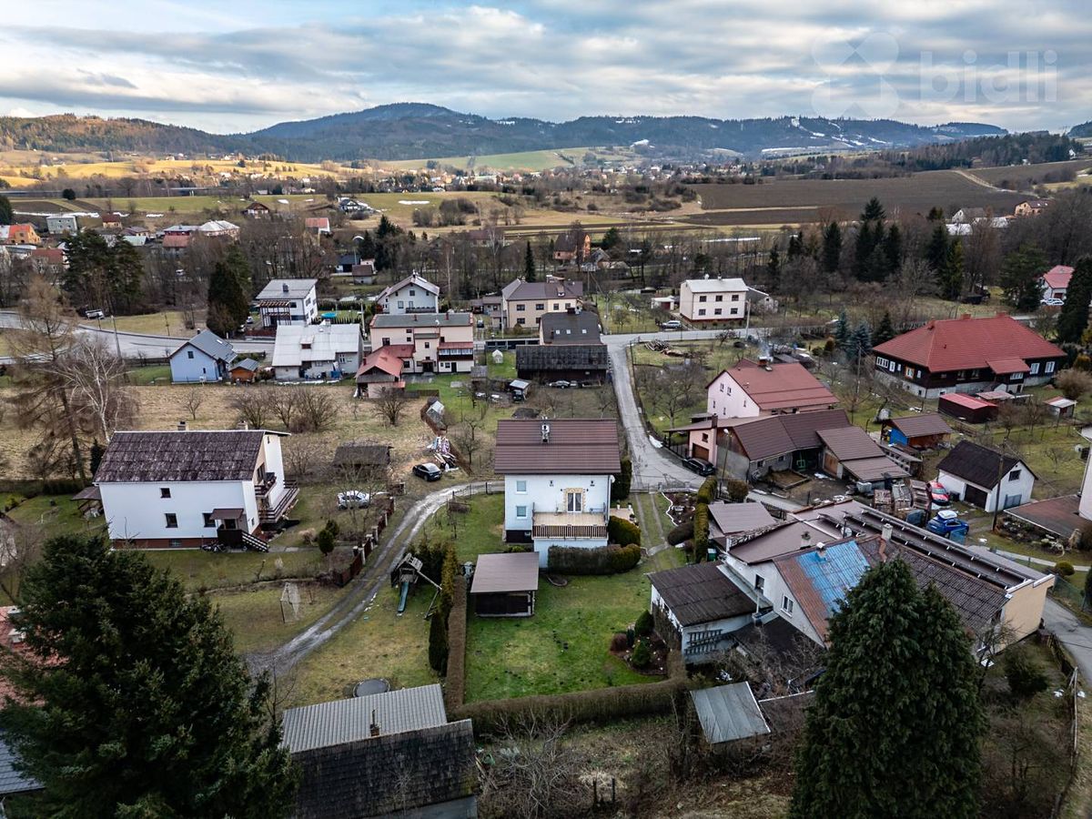 Prodej rodinného domu 230 m², pozemek 906 m² – fotografie 2