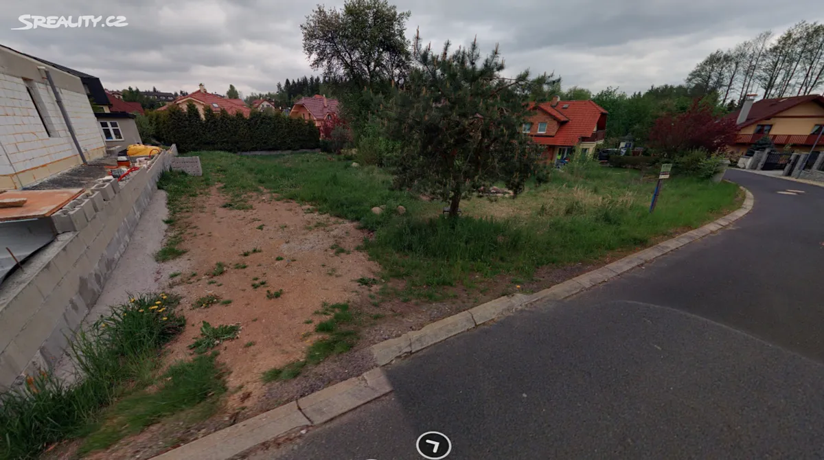 Prodej stavebního pozemku 741 m² – pohled 3