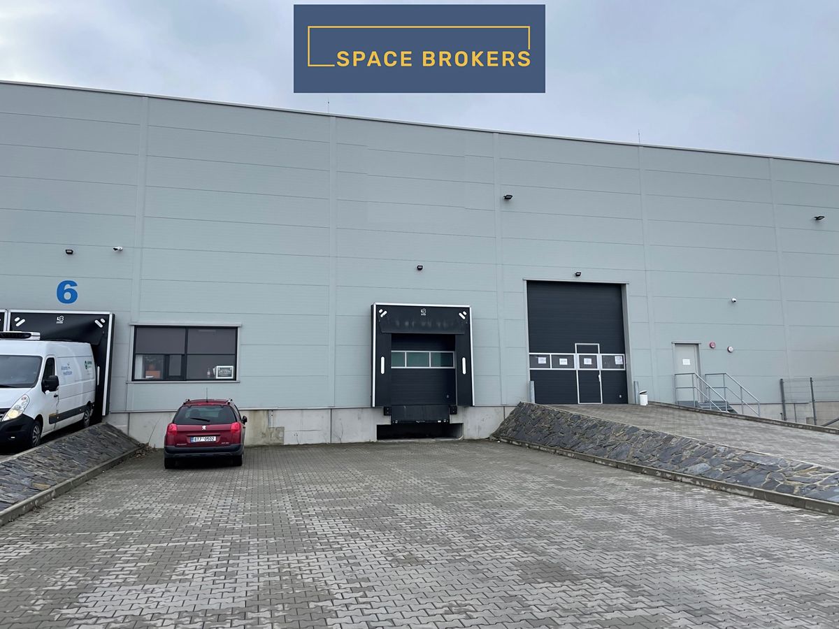 Pronájem skladového prostoru 944 m² – fotografie 2