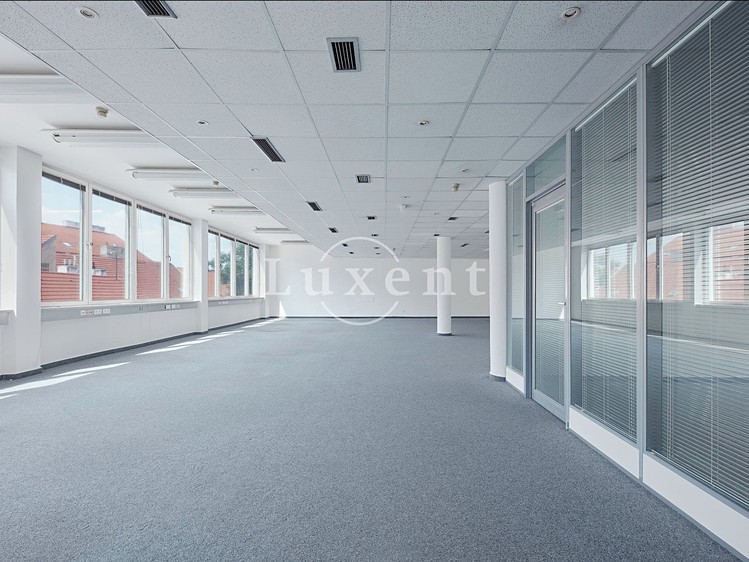 Комерційне приміщення в оренду, 300 м² (1 з 6)