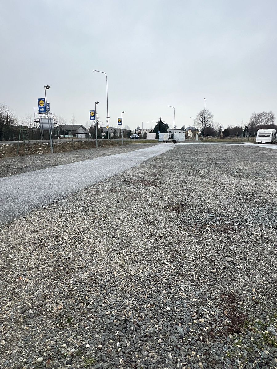 Pronájem komerčního pozemku 2100 m² – fotografie 2