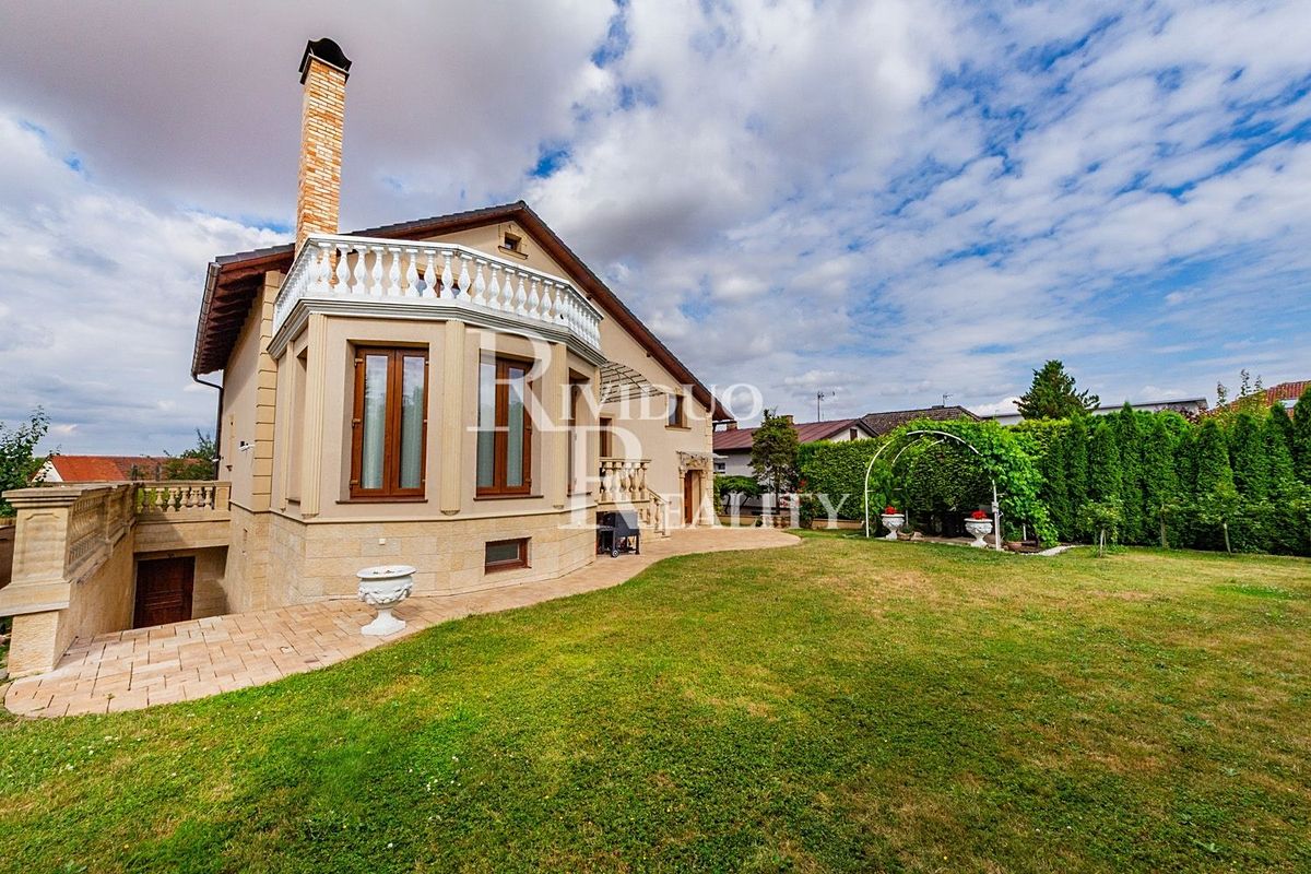 Prodej rodinného domu 357 m², pozemek 784 m² – fotografie 3