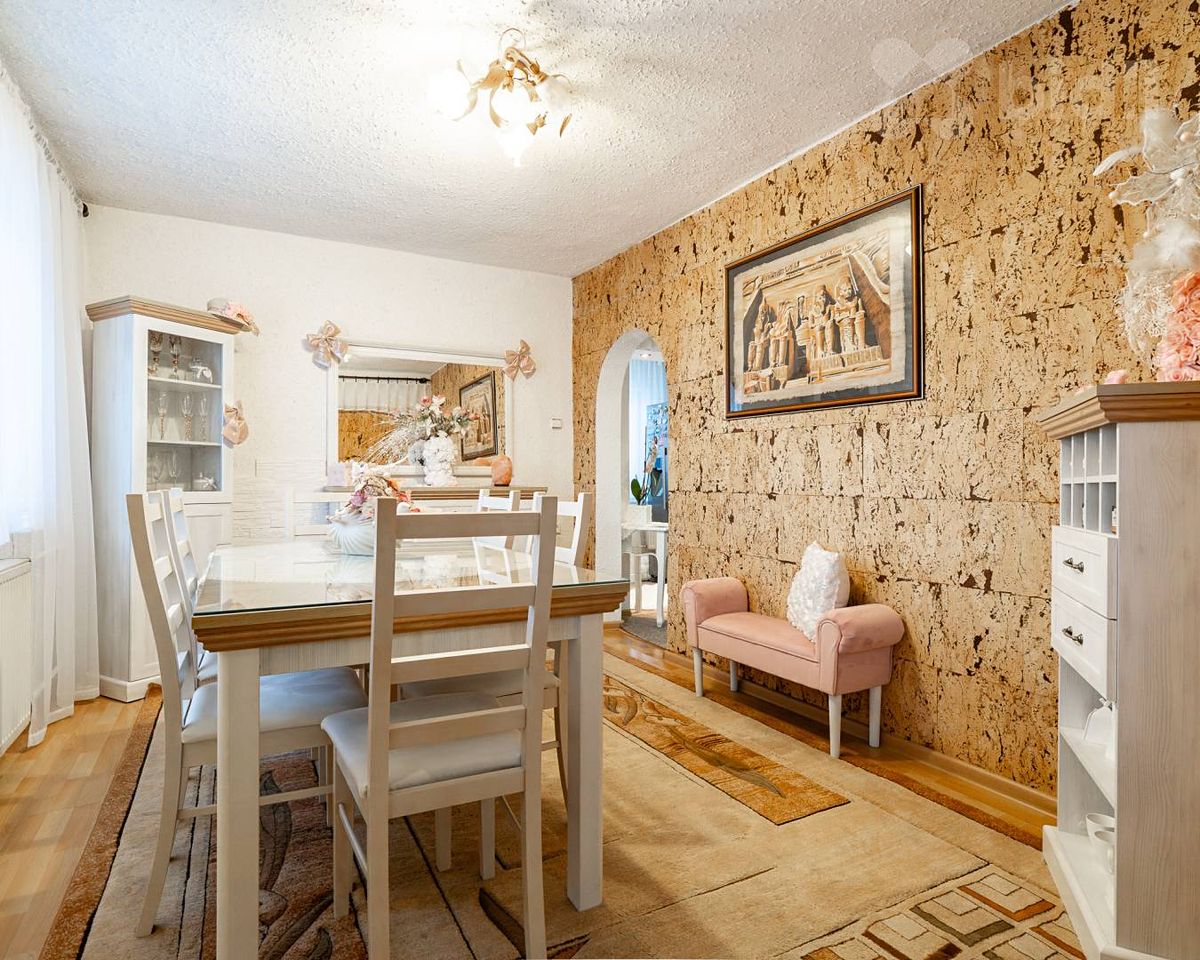 Prodej rodinného domu 230 m², pozemek 906 m² – fotografie 5