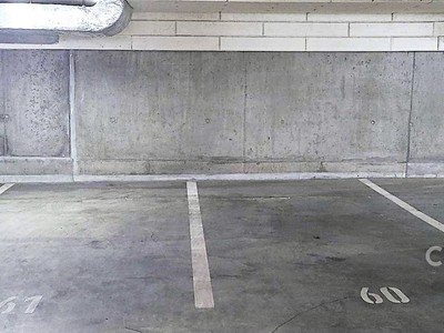 Pronájem garážového stání 14 m²