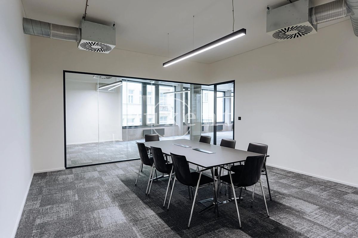 Pronájem kanceláře 287 m² – fotografie 2