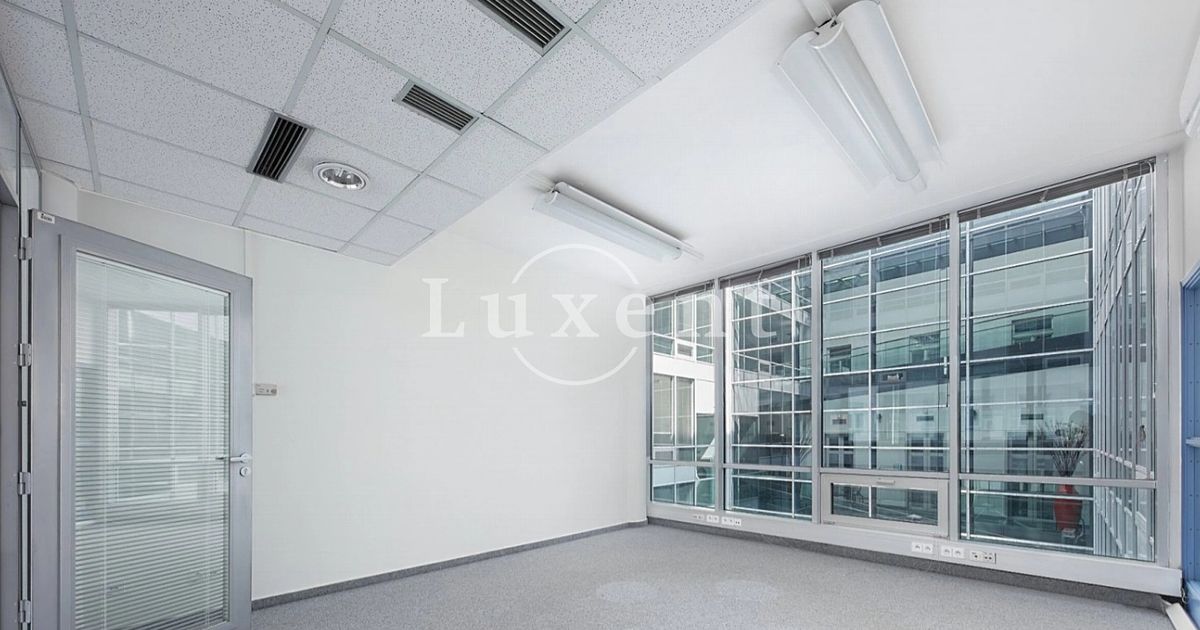 Pronájem kanceláře 300 m² – fotografie 3