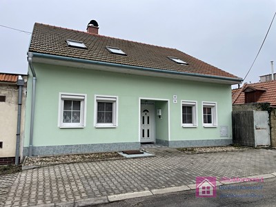 Prodej  rodinného domu 275 m², pozemek 327 m²
