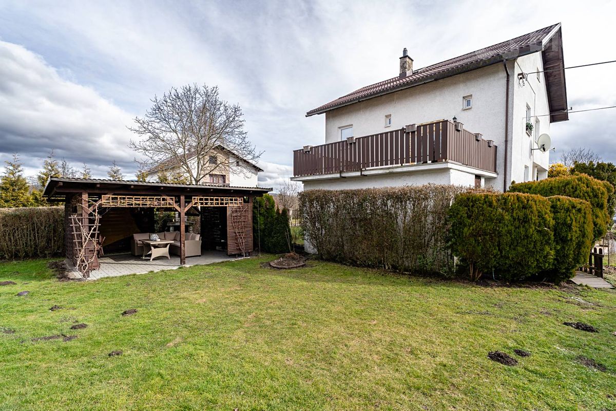 Prodej rodinného domu 230 m², pozemek 906 m² – fotografie 3