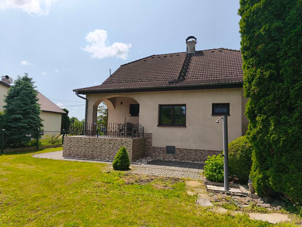 Prodej rodinného domu 286 m², pozemek 739 m² – fotografie 3