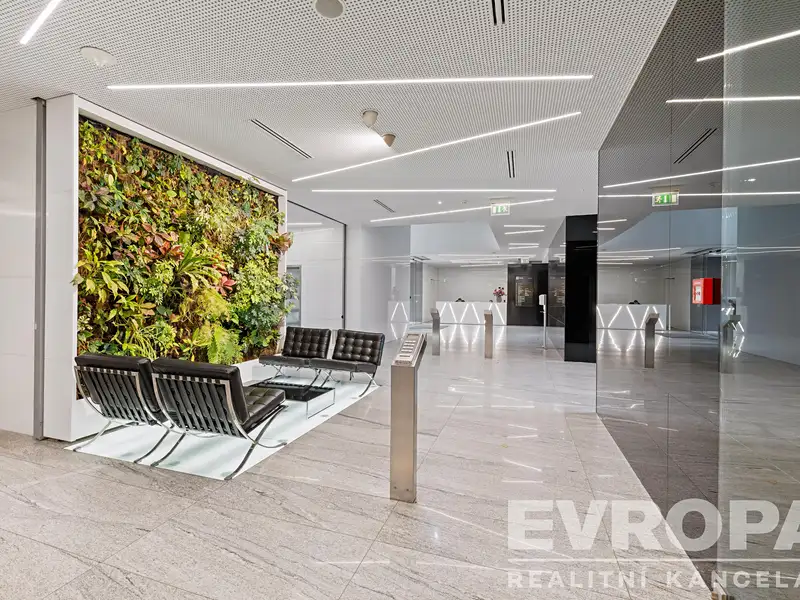 Pronájem kanceláře 733 m², Praha – náhled fotky 2