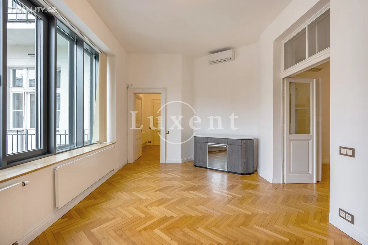 Pronájem kanceláře 138 m², Praha