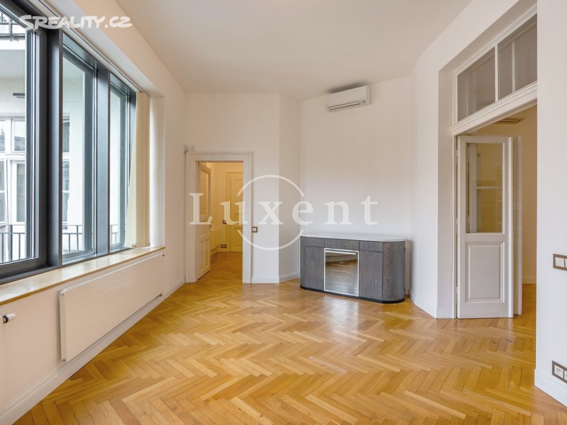 Pronájem kanceláře 138 m², Praha