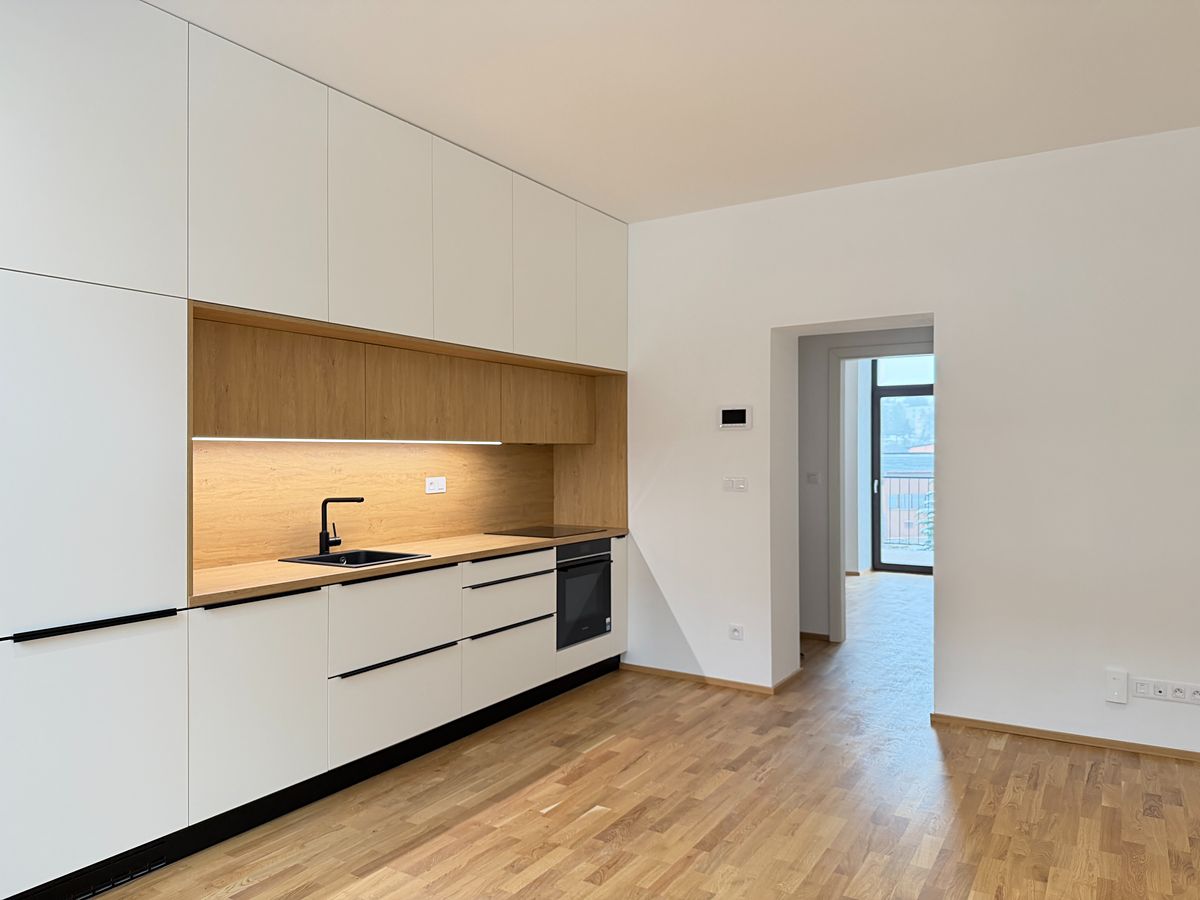 Pronájem bytu 2+kk 61 m² – fotografie 3