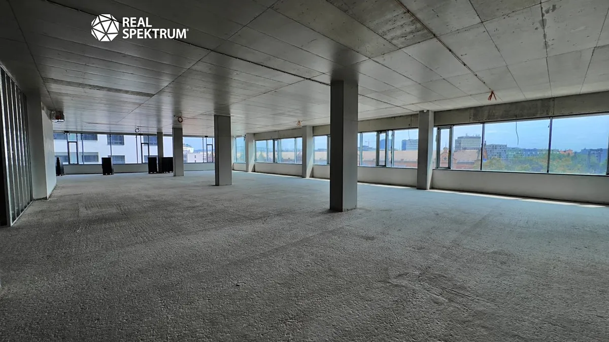Pronájem kanceláře 1500 m²