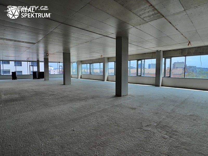 Pronájem kanceláře 1 500 m², Brno