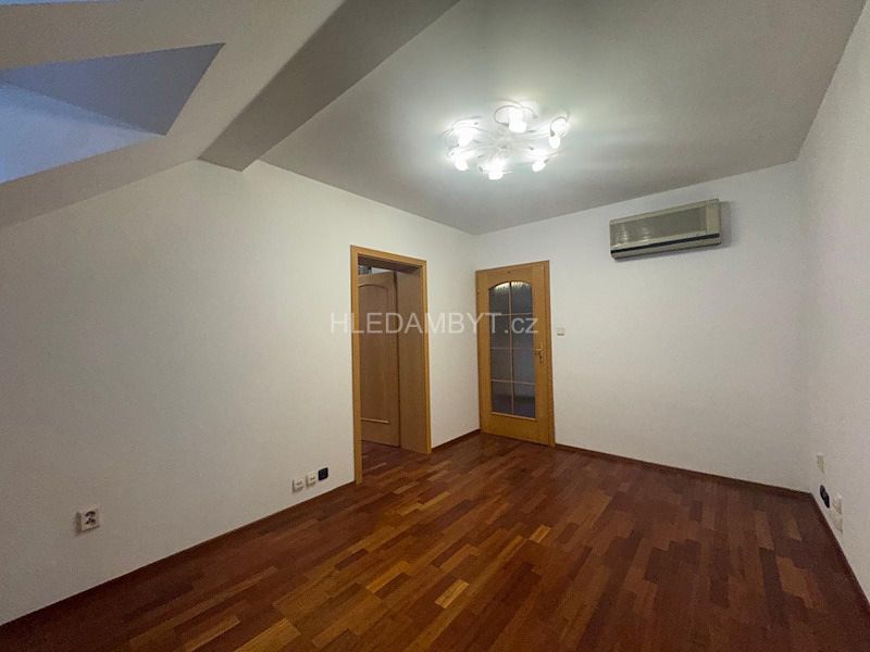 Pronájem bytu 2+1 76 m² – fotografie 5
