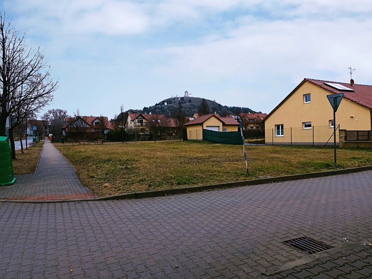 Prodej pozemku, 651 m² (1 z 8)