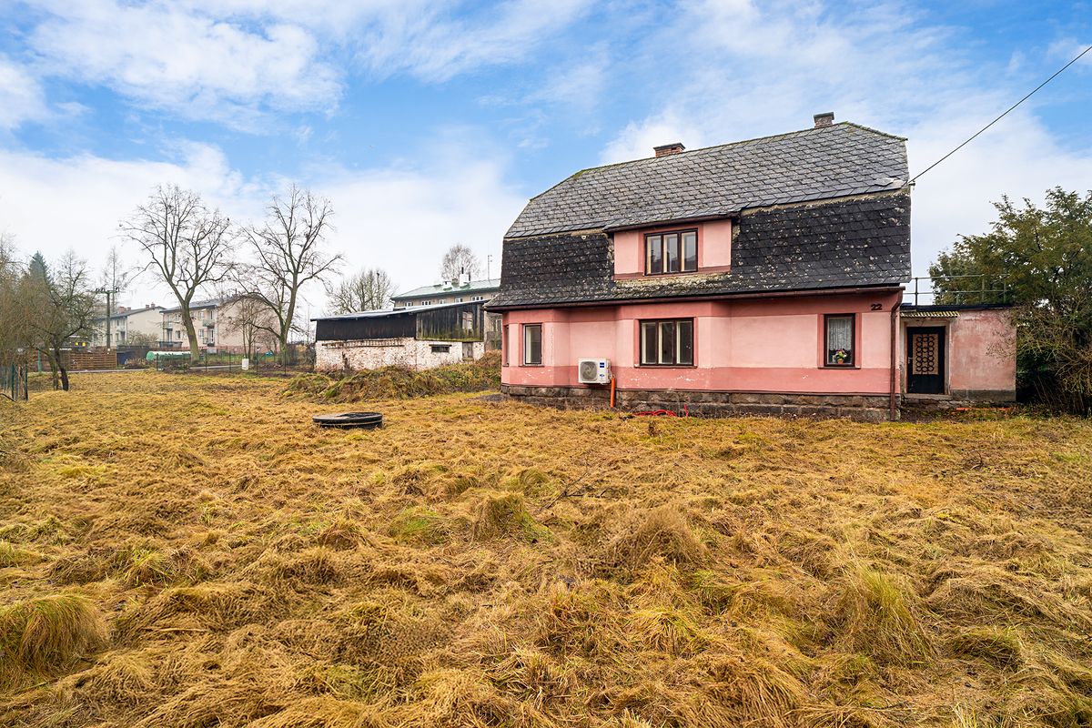 Prodej rodinného domu 280 m², pozemek 1390 m² – fotografie 3