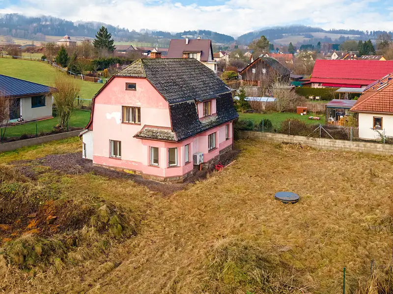 Prodej rodinného domu 280 m², pozemek 1390 m², Vlčice – náhled fotky 2