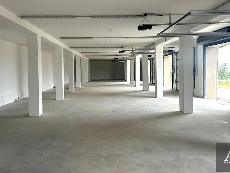 Pronájem garážového stání 43 m², Újezdec – náhled fotky 2