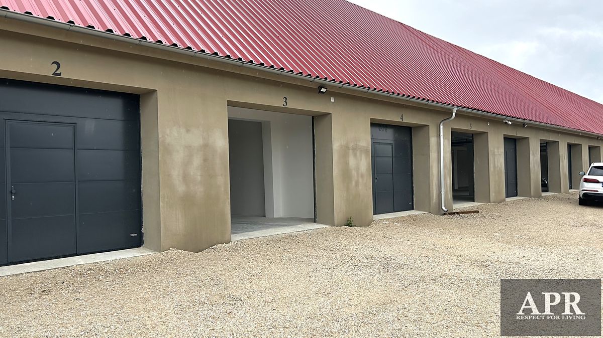 Pronájem garážového stání 43 m²