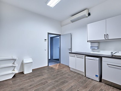 Pronájem kanceláře 246 m² — photo 5
