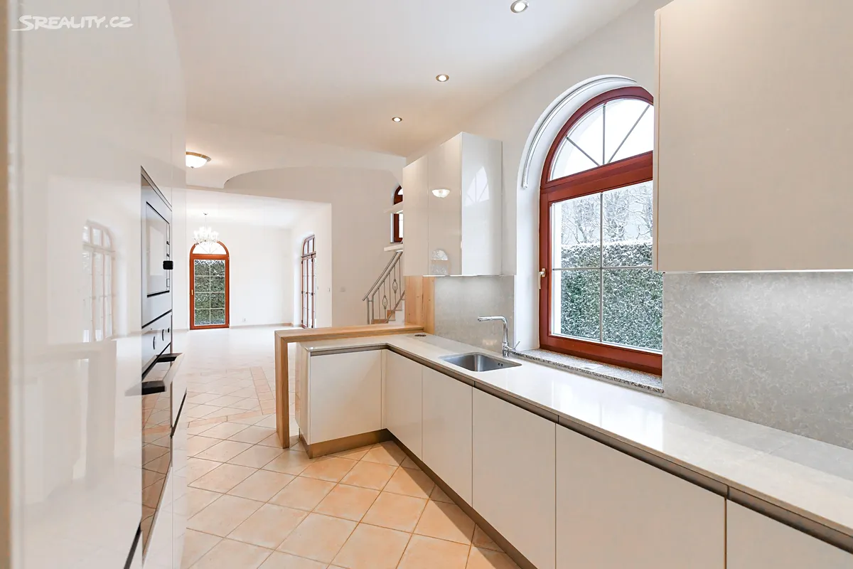 Pronájem vily 255 m², pozemek 780 m² – pohled 5