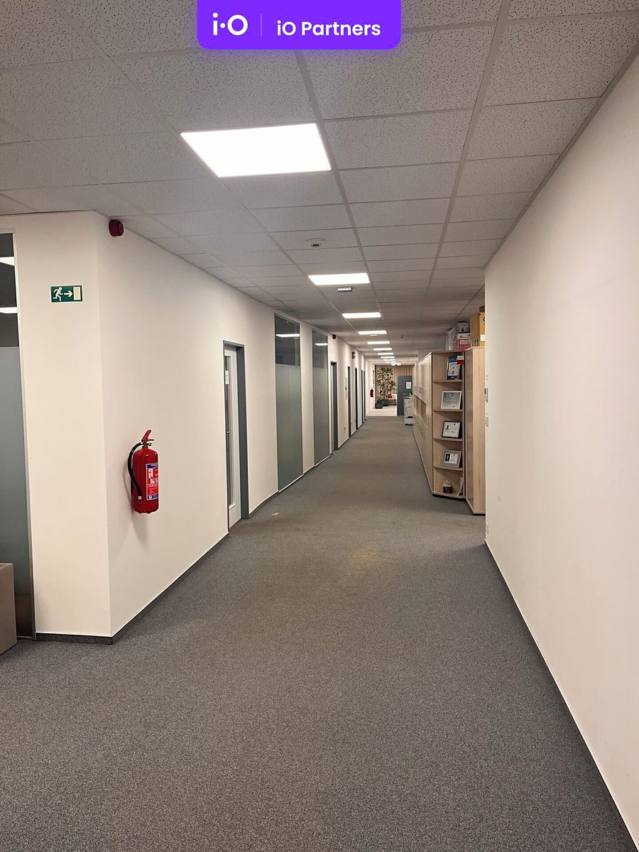 Pronájem kanceláře 1251 m² – fotografie 5