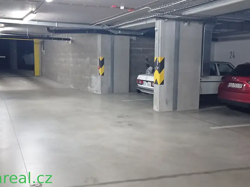 Pronájem garážového stání 16 m², Brno – náhled fotky 3