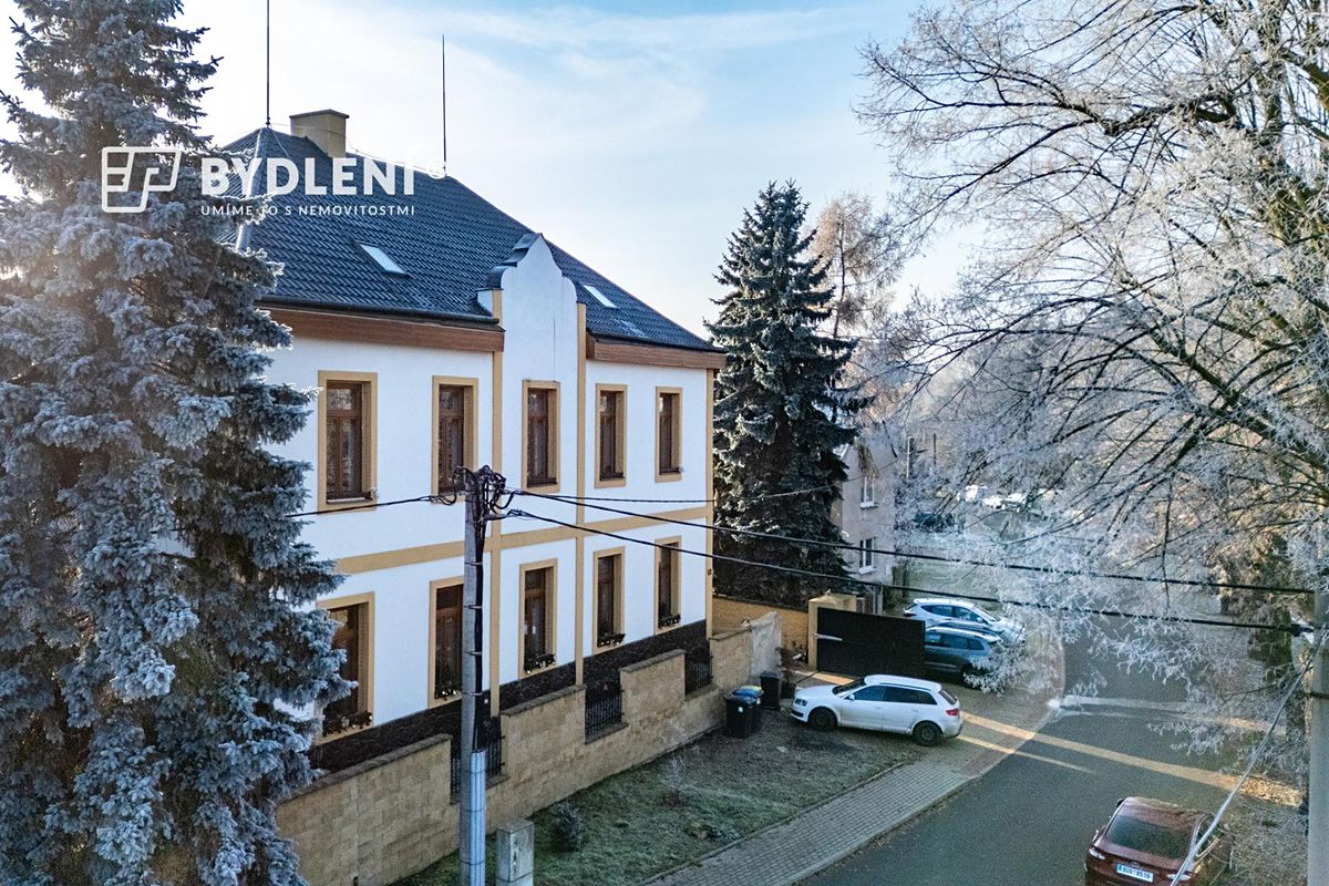 Prodej rodinného domu 339 m², pozemek 951 m²