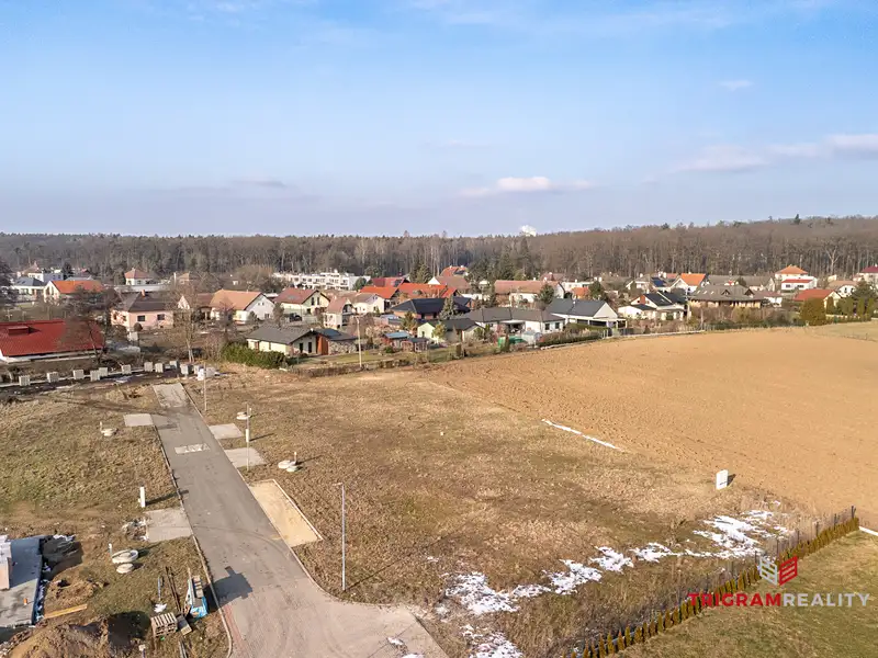 Prodej stavebního pozemku 1114 m², Ráby – náhled fotky 1