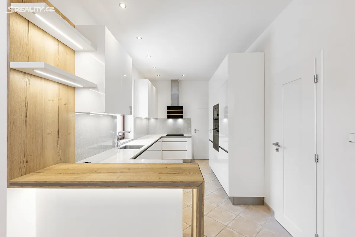 Pronájem vily 270 m², pozemek 537 m² – pohled 5