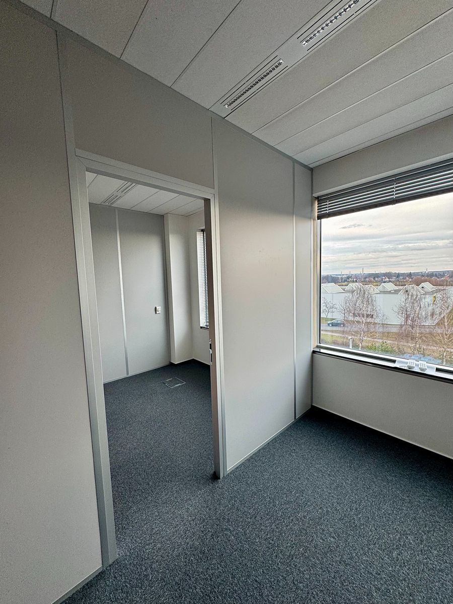 Pronájem kanceláře 30 m² – fotografie 3