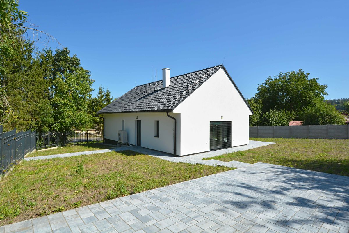 Prodej rodinného domu 92 m², pozemek 841 m² – fotografie 2